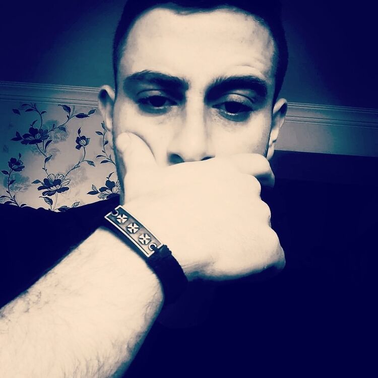  18979378  , 29 ,    