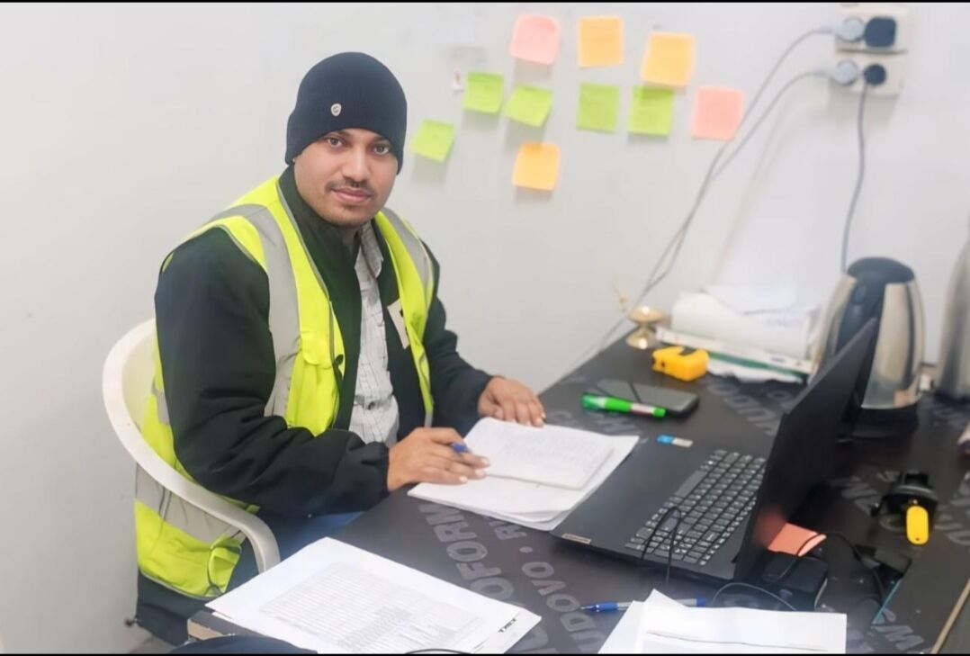  54428808  Suresh Kumar, 35 ,    