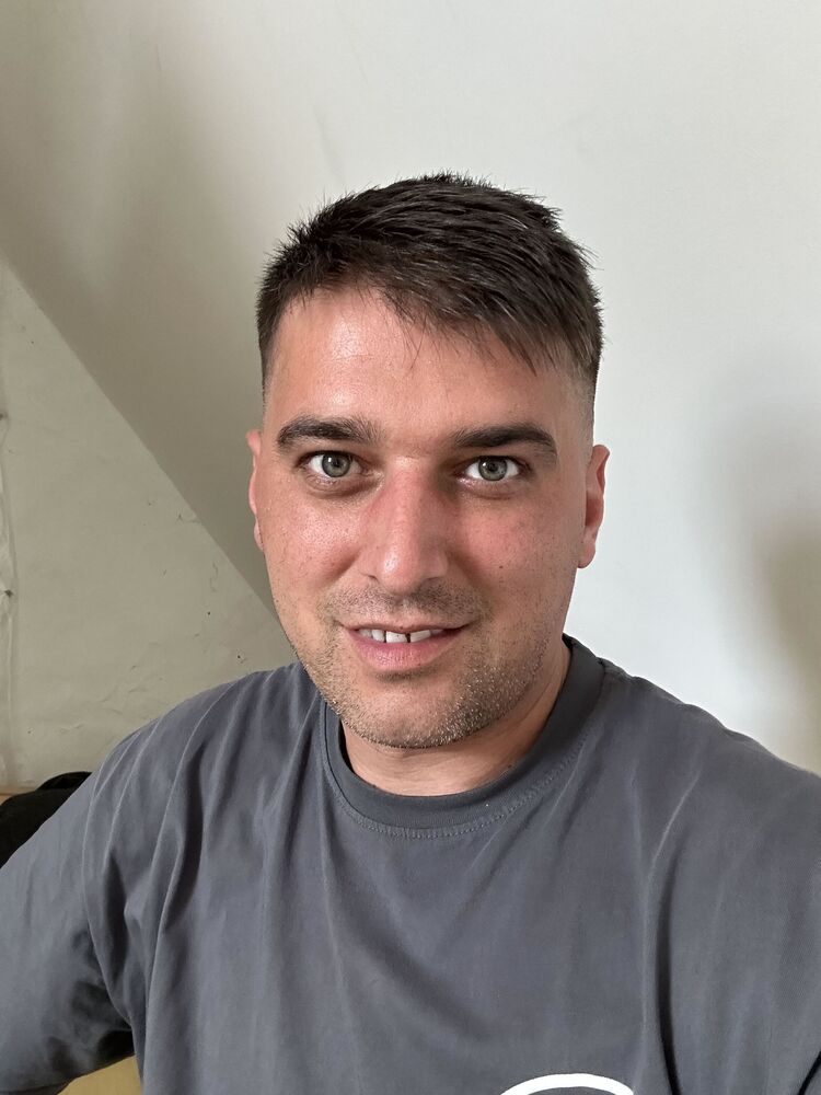  37022538  Ersin, 36 ,    Frankfurt Am Main