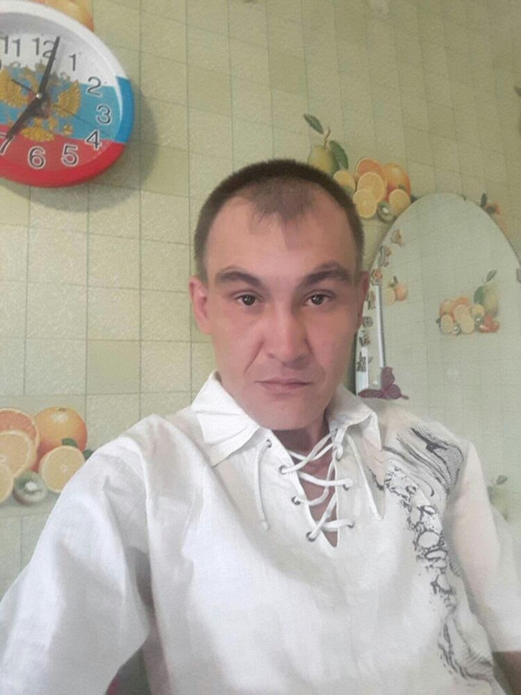 32272348  Nikolai, 41 ,    
