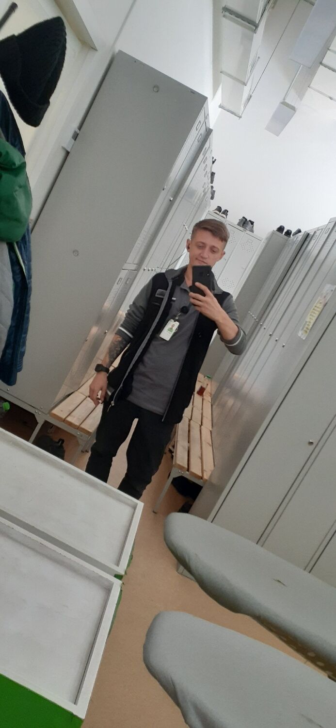  54258438  Vladislav, 30 ,    