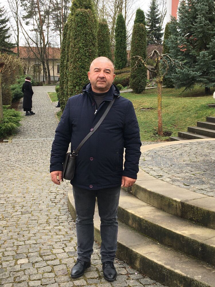  36217448  Petru, 52 ,    