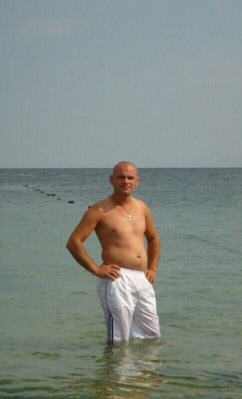  21148828  Ivan, 41 ,     