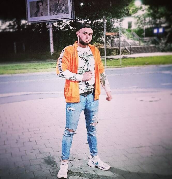  43328398  Vladyslav, 24 ,    
