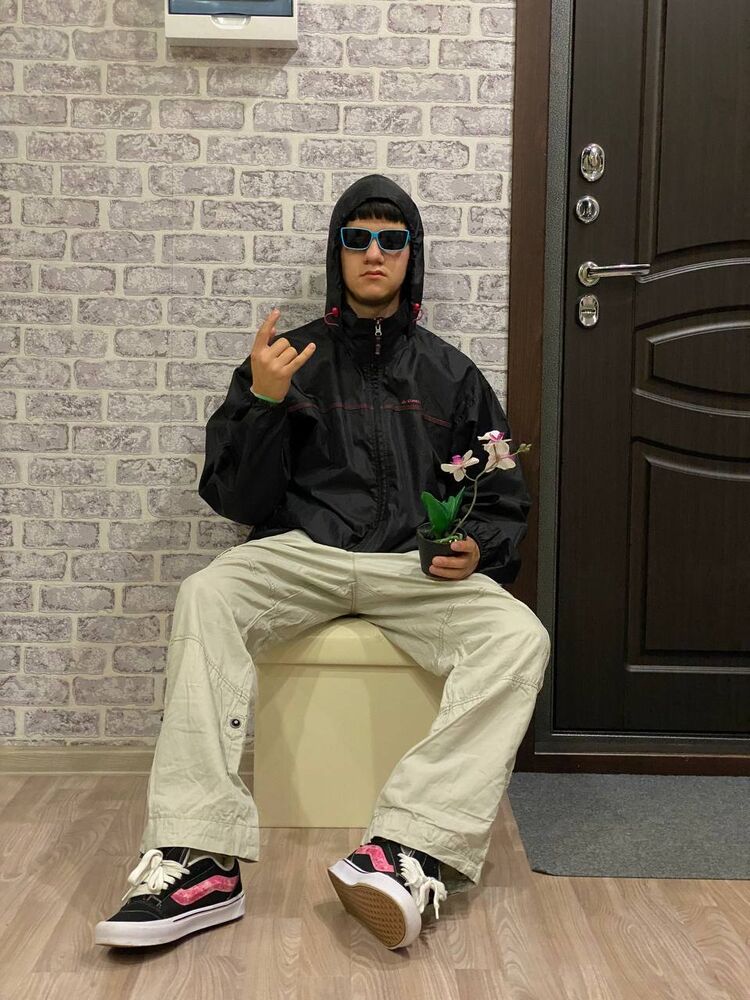  52833318  , 18 ,    