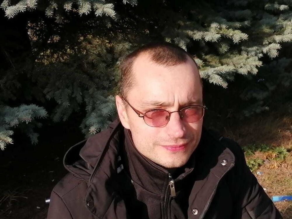  18052878  Pavel, 46 ,    