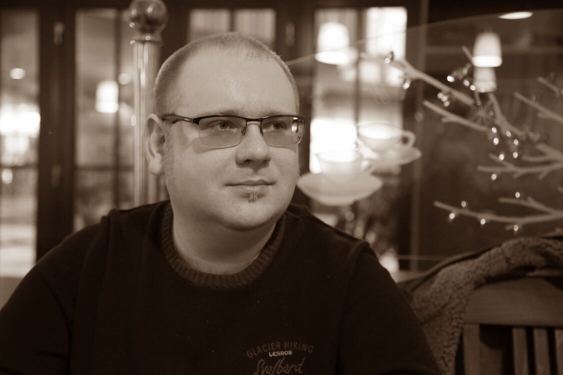  31275768  Dmitry Mour, 38 ,    