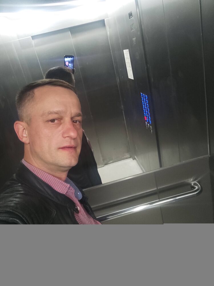  51110668  Dmitri, 43 ,    