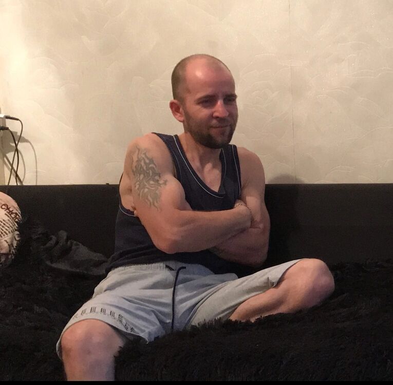  44442798  Evgen, 42 ,    