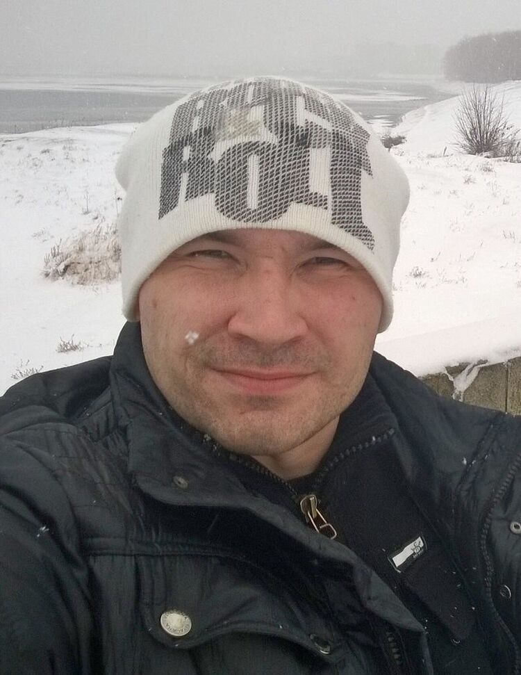  19001848  Nikolay, 42 ,    