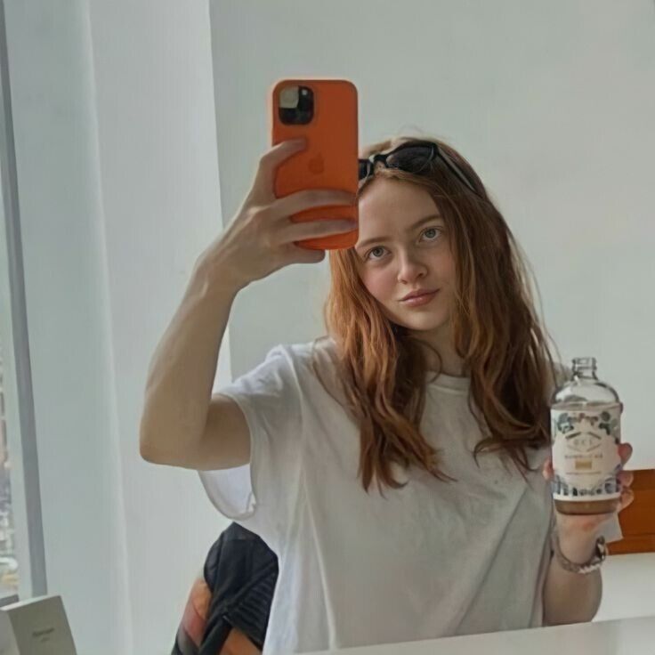  48990878  Sadie Sink, 23 ,    Alhambra