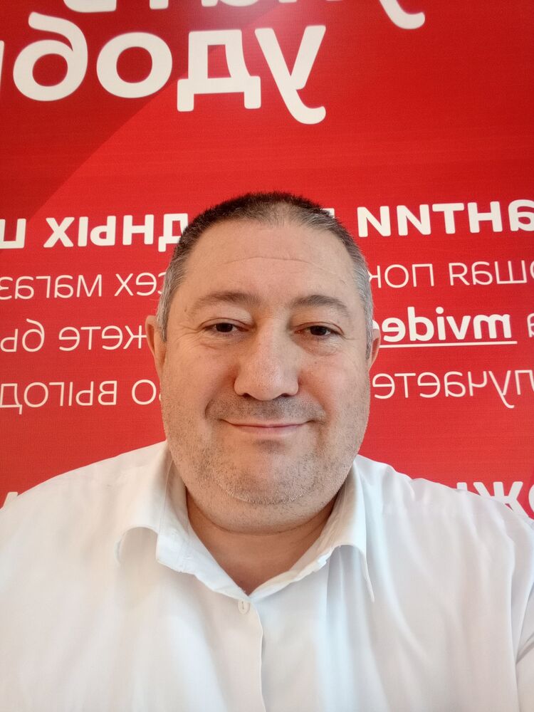  24575478  Azar, 53 ,    