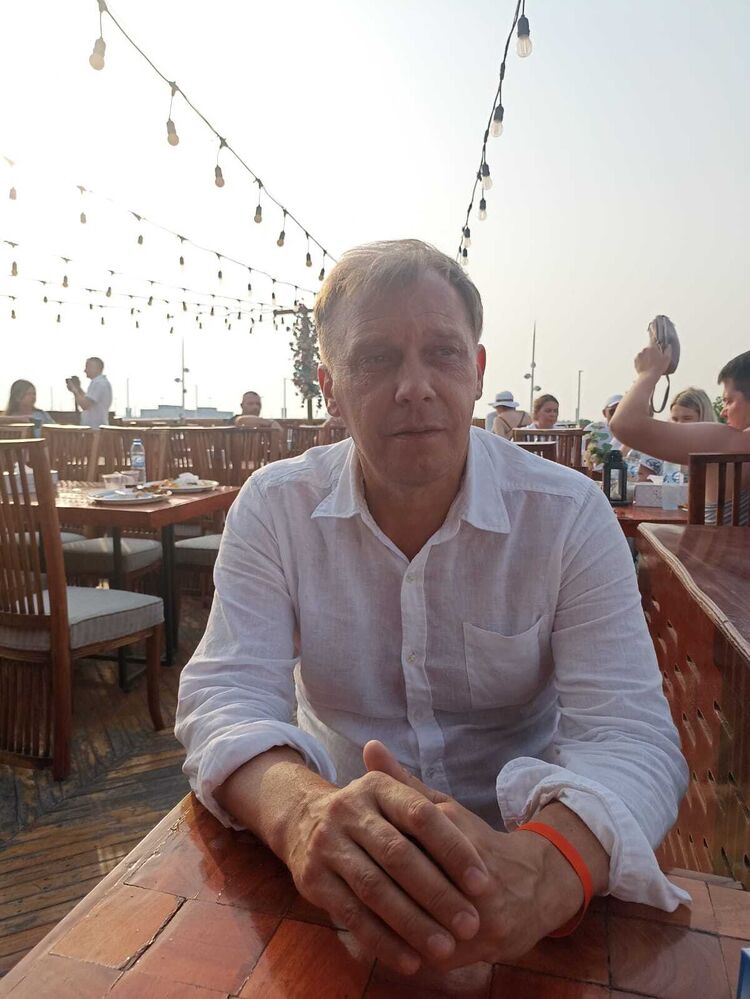  48280338  Vladimir, 57 ,    