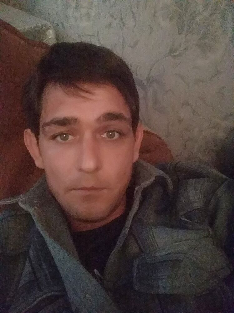  ,   Viktor, 39 ,   