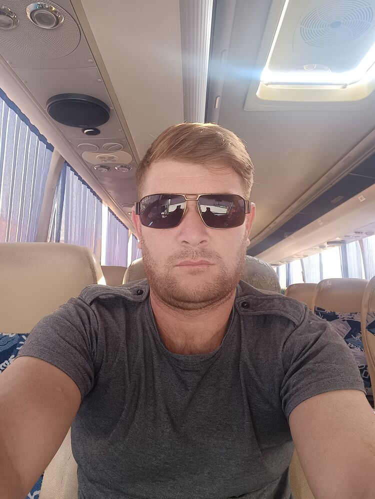  ,   Ali, 34 ,   ,   