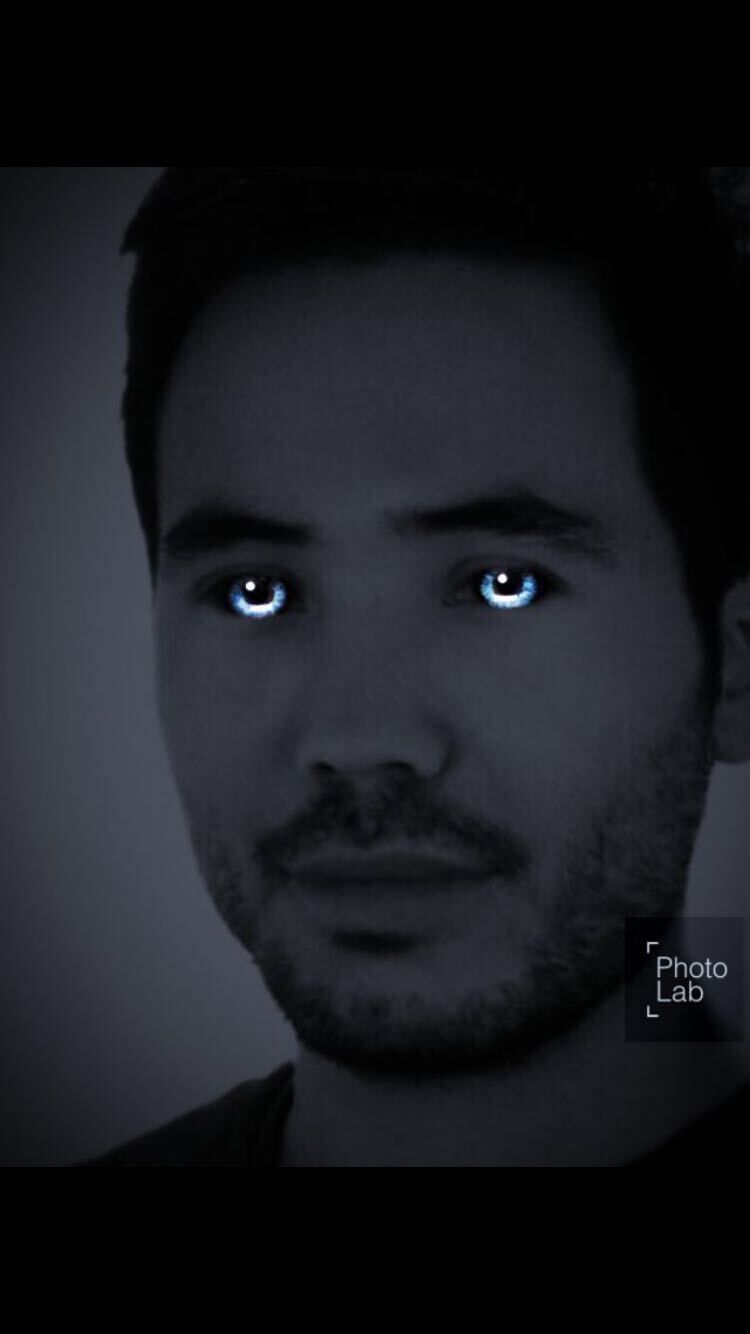  24284248  Ikram, 40 ,    