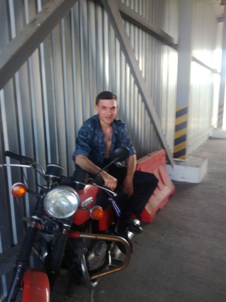  17813098  Sergey, 45 ,    