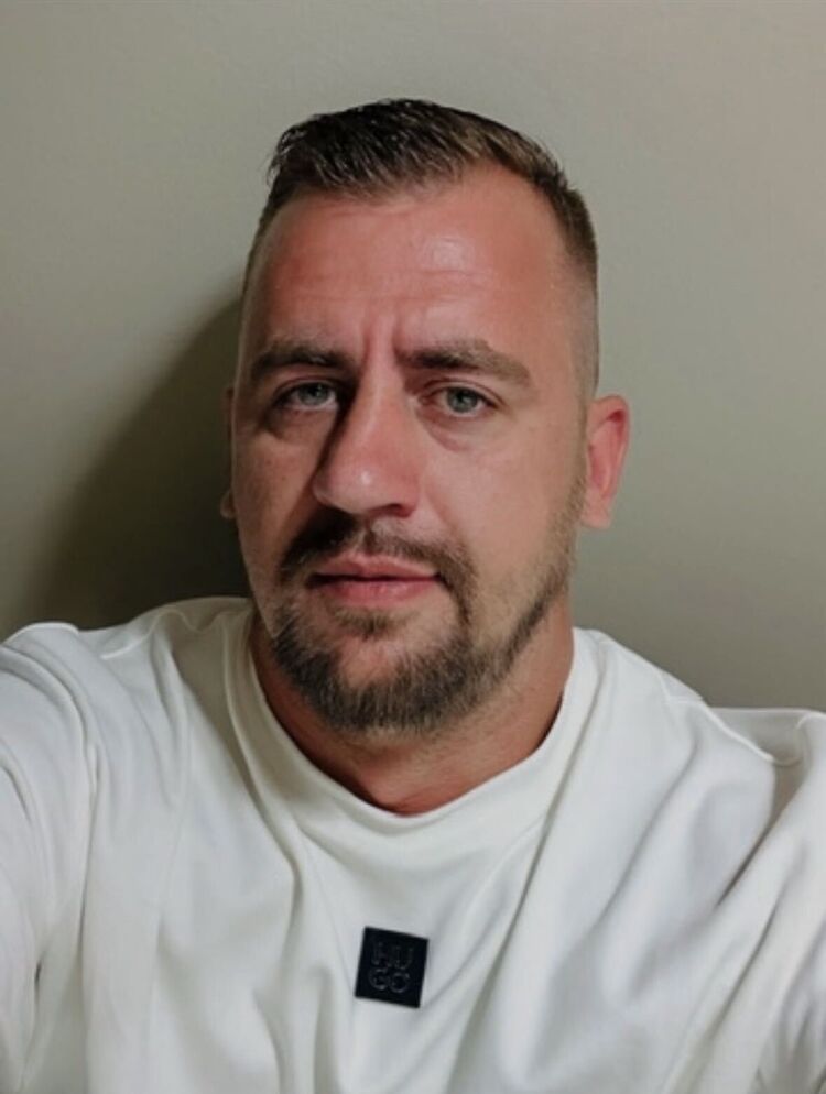  53953108  Erik, 34 ,    