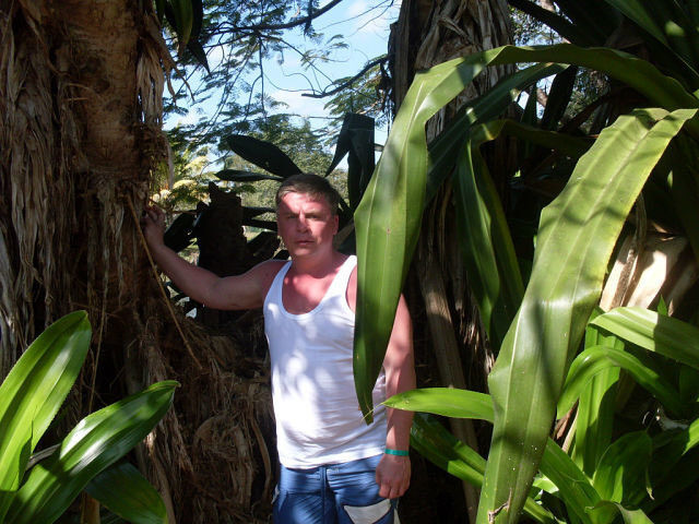  ,   Ruslan, 49 ,   ,   , c 