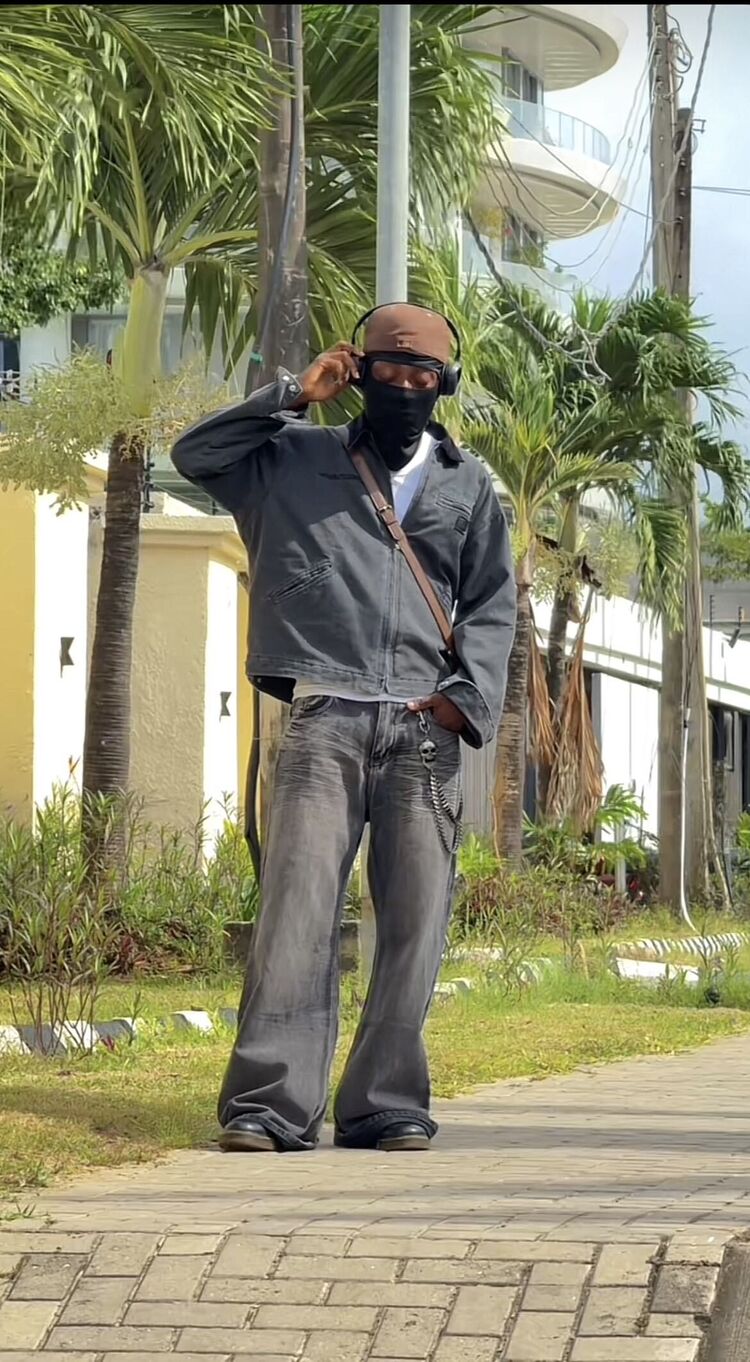  54247528  Daniel, 20 ,    