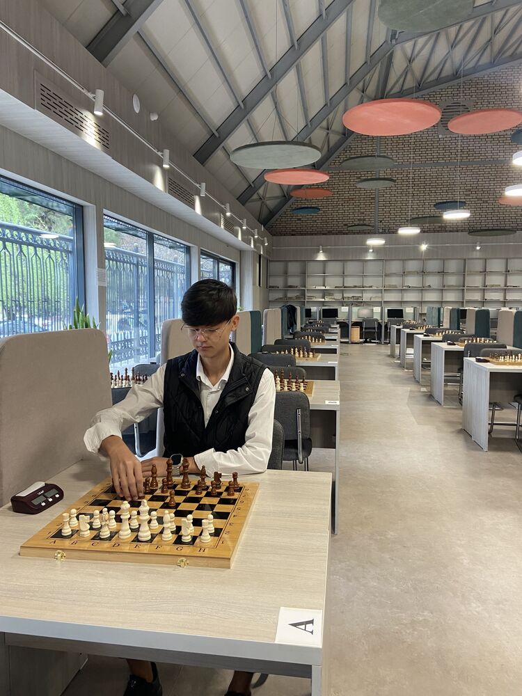  33204058  Bobur, 21 ,    