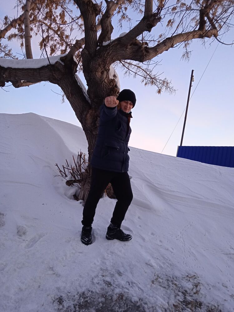 ,   Konstantin, 32 ,   ,   