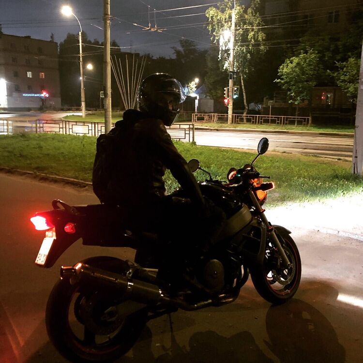  30487248  , 33 ,    
