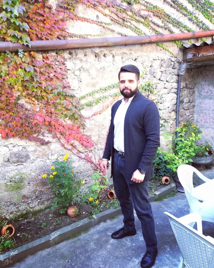  18945418  Gioo, 30 ,    