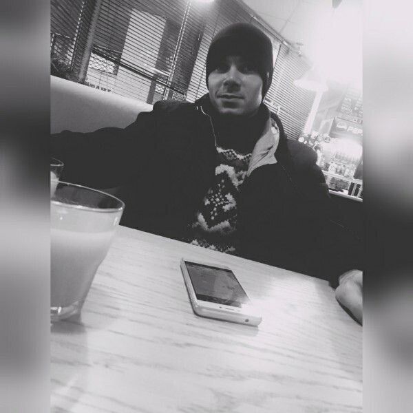  39094548  Viktor, 27 ,    