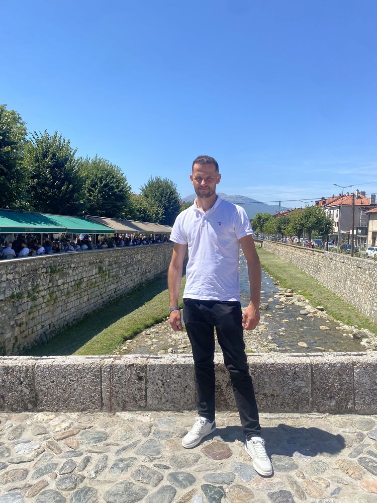  53061918  Kujtim, 25 ,    