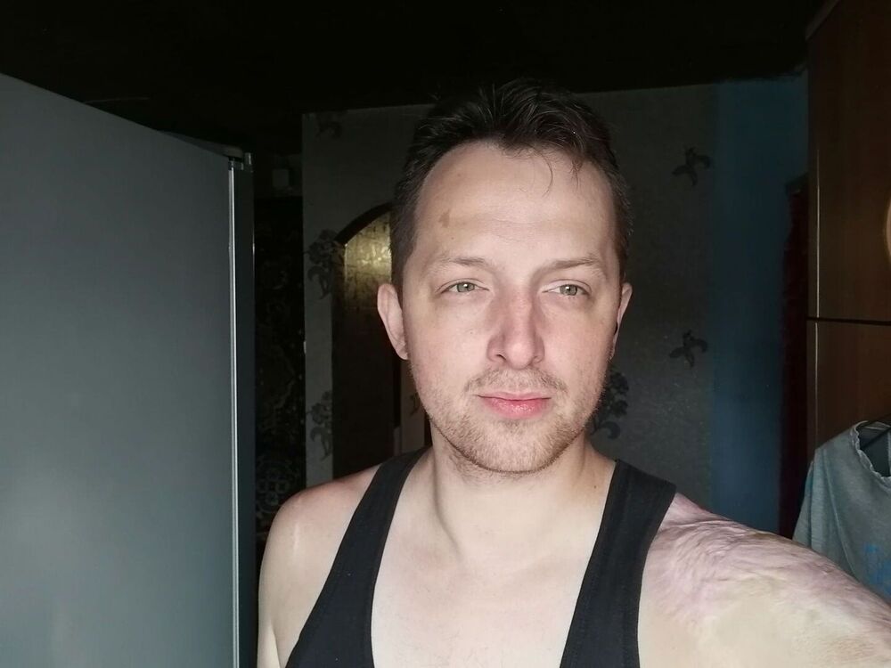  51197288  Alexander, 33 ,    