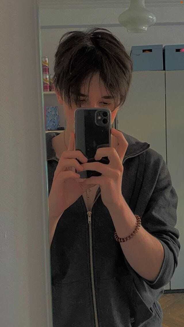 44435868  , 27 ,    