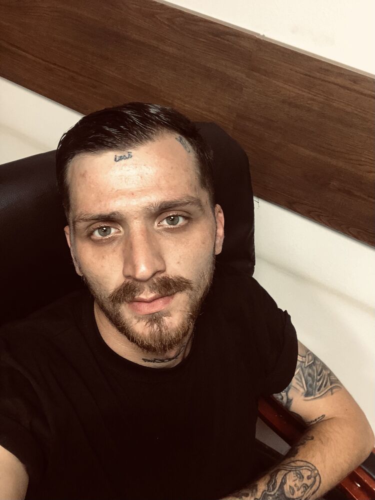  ,   Vako, 28 ,   ,   