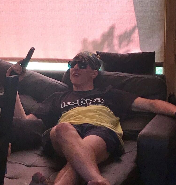  27598478  , 24 ,    -