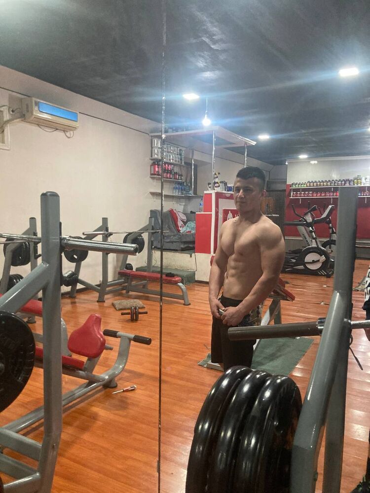  48233548  Abdulaziz, 22 ,    