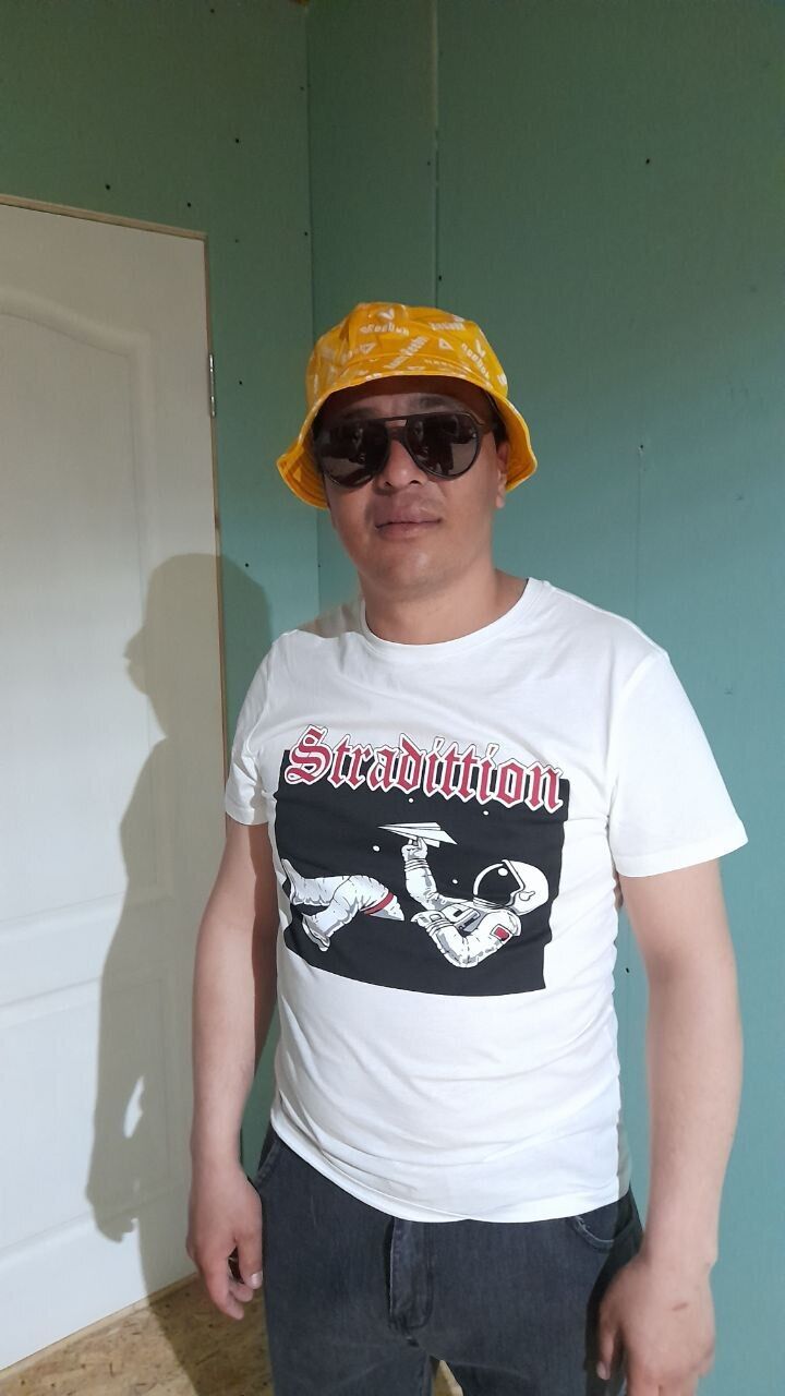  28318298  Abrorjon, 36 ,    
