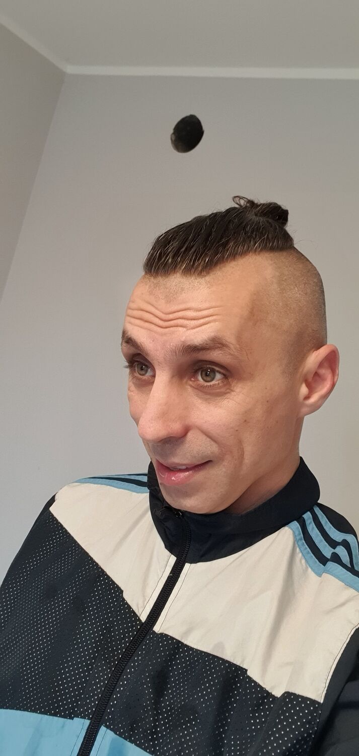  24673918  Aleksander, 42 ,    