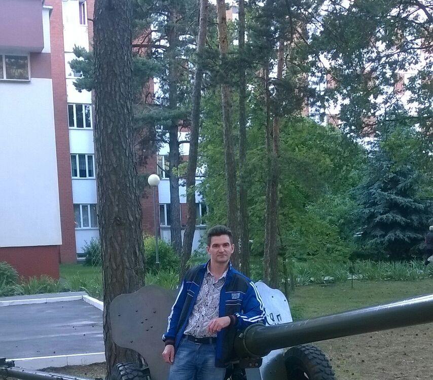  ,   Viktor, 49 ,   c 