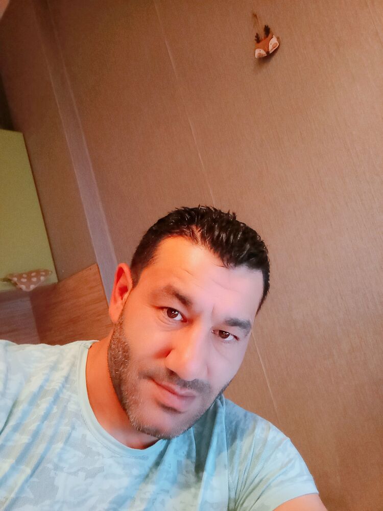  ,   Hakan, 43 ,   ,   