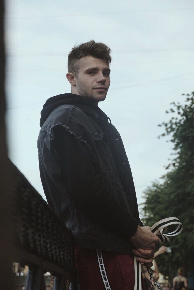  28530078  , 25 ,    -