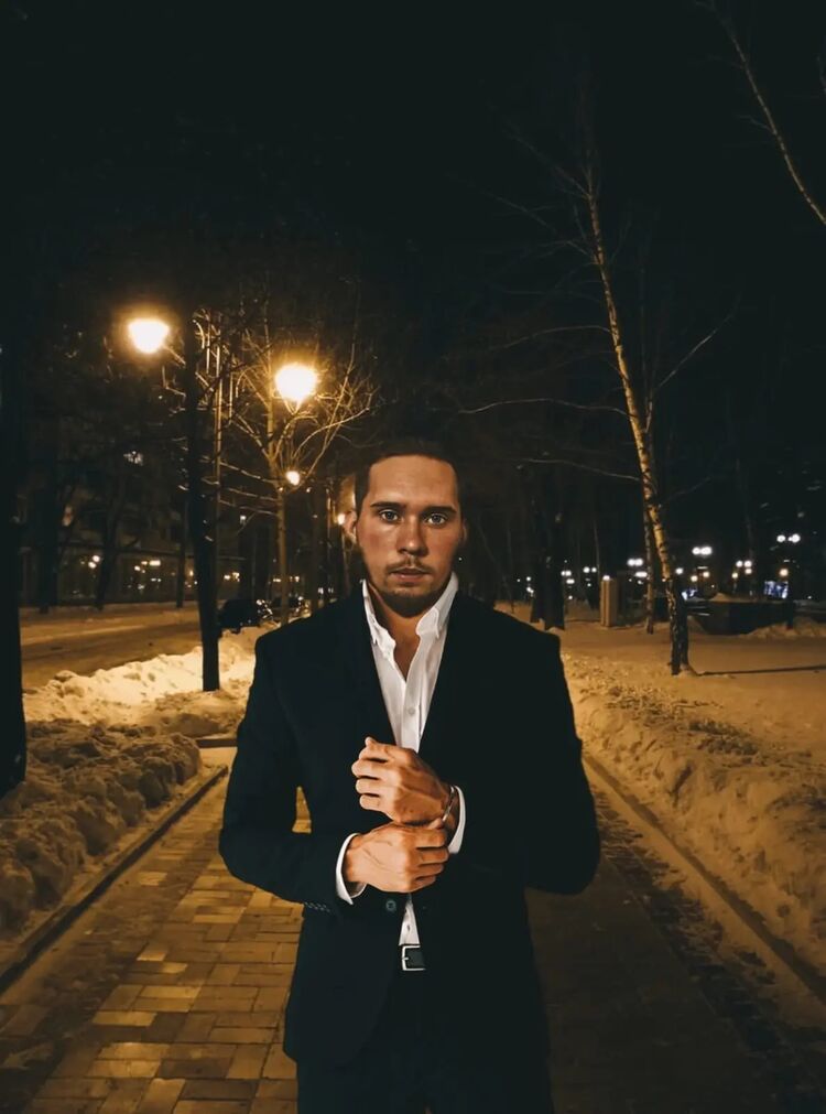  48078218  Konstantin, 26 ,    