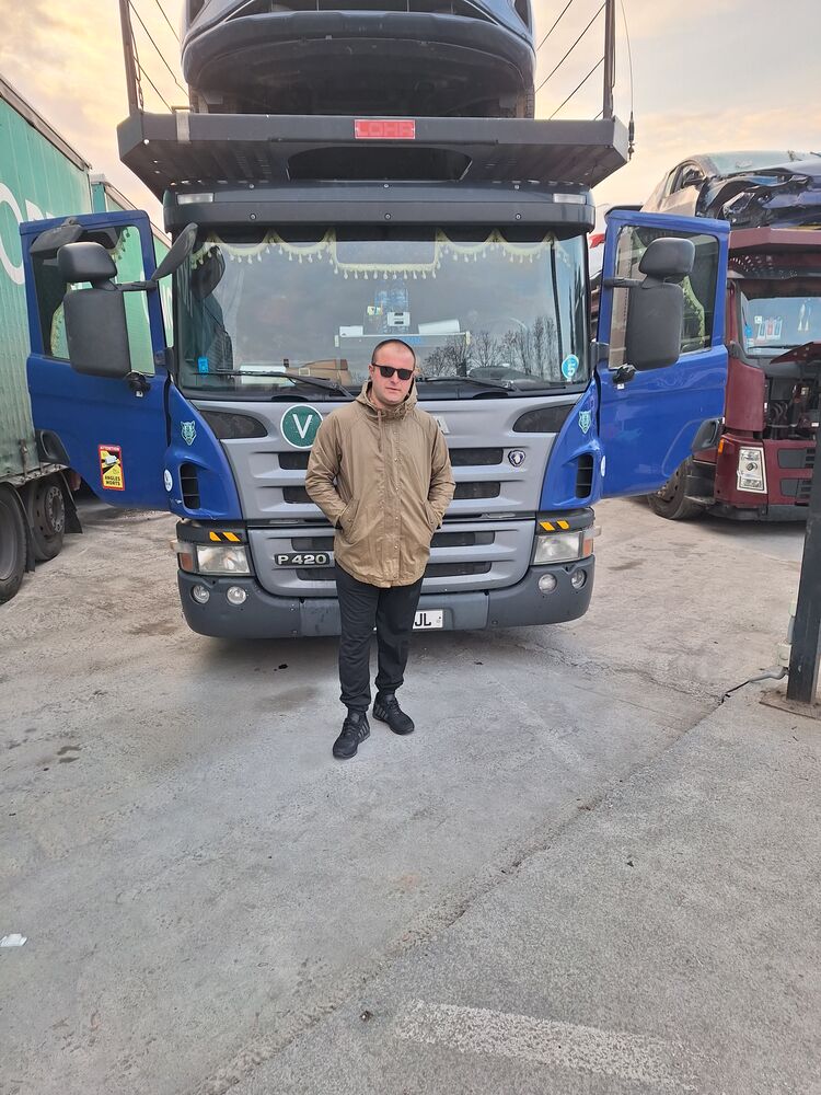  54693348  Dato, 40 ,    