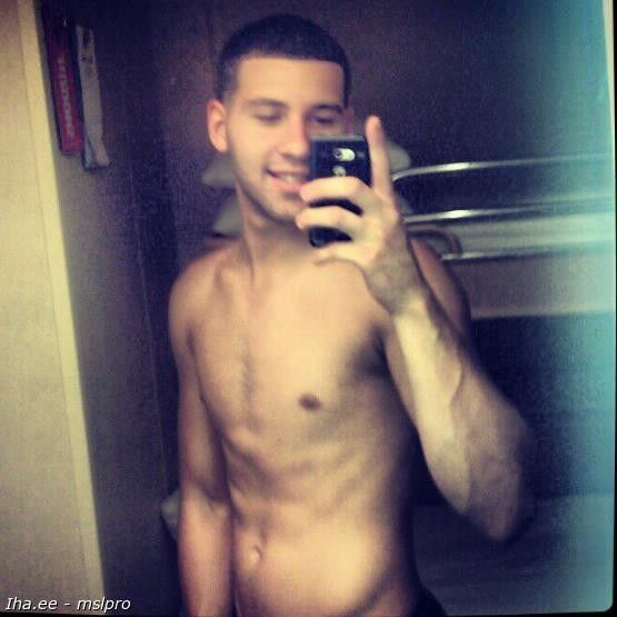  6222168  Artur, 34 ,    