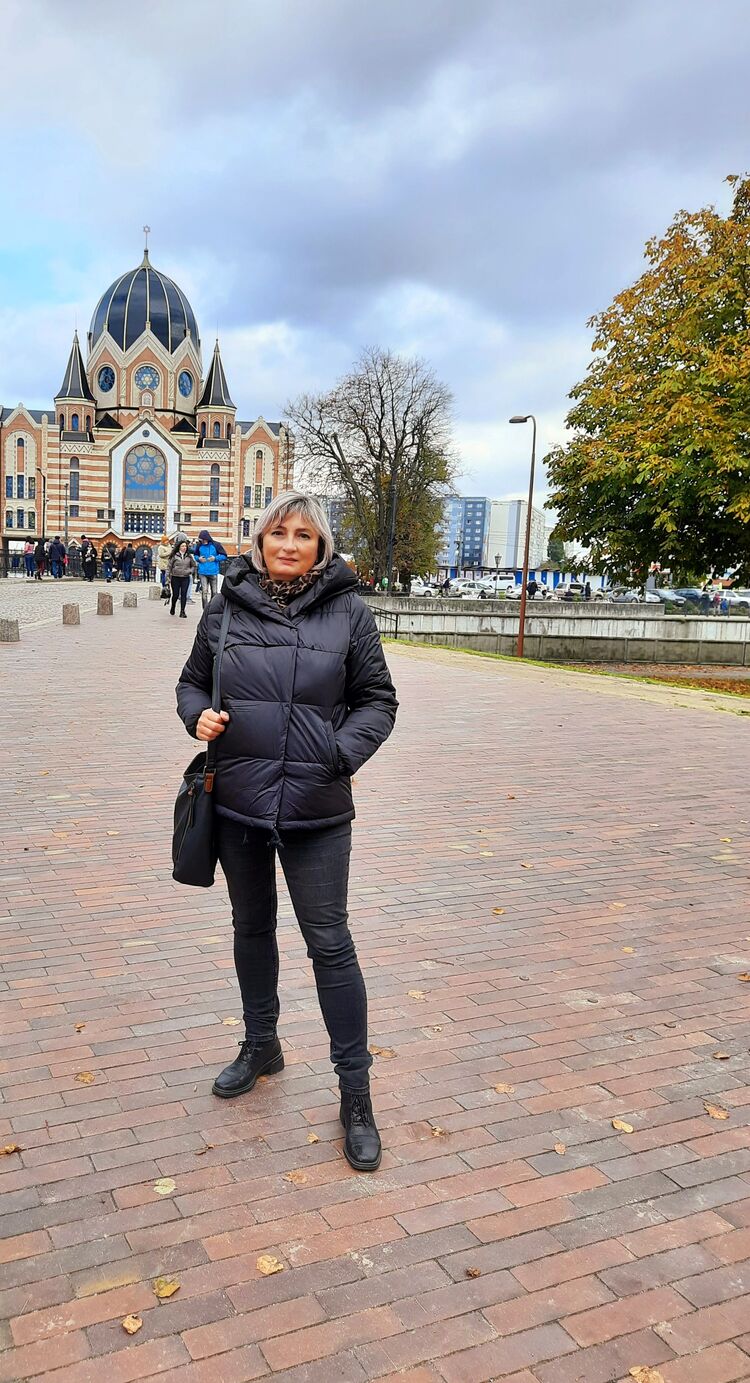  38461688  Irena, 57 ,    