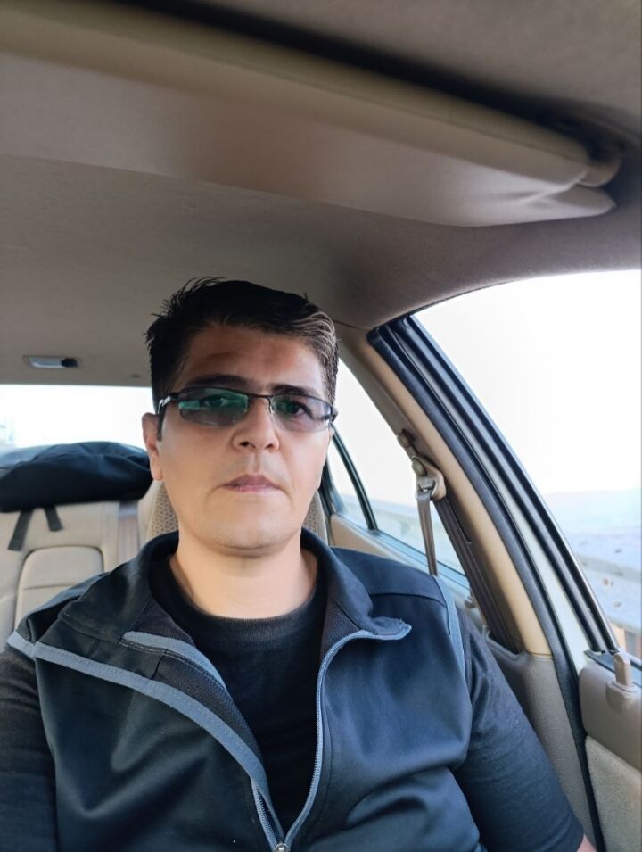  47316438  Sia, 44 ,    