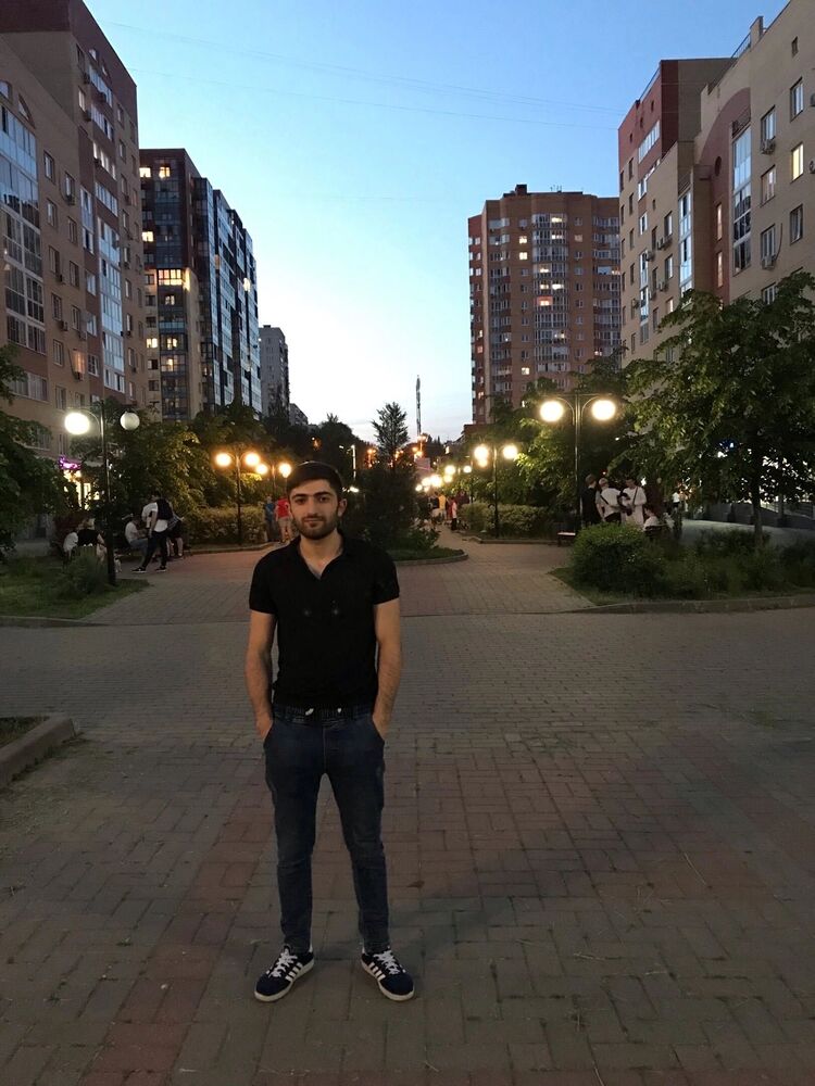  42248568  Gevorg, 25 ,    