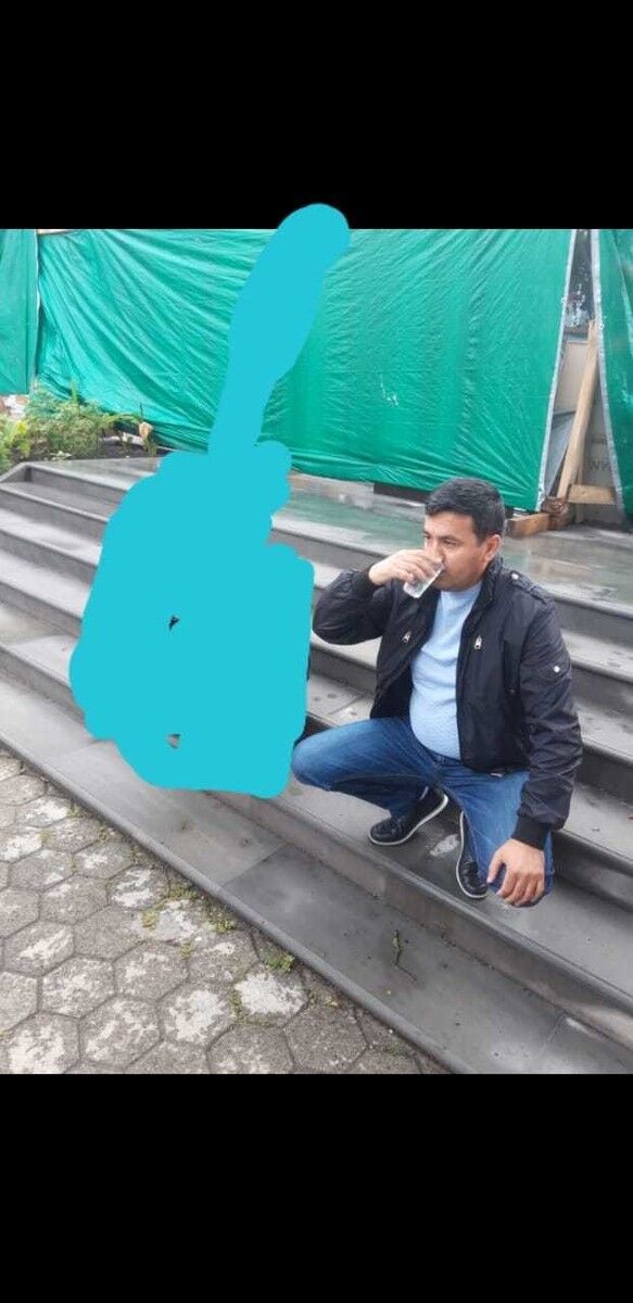  18536508  Kamil, 44 ,    