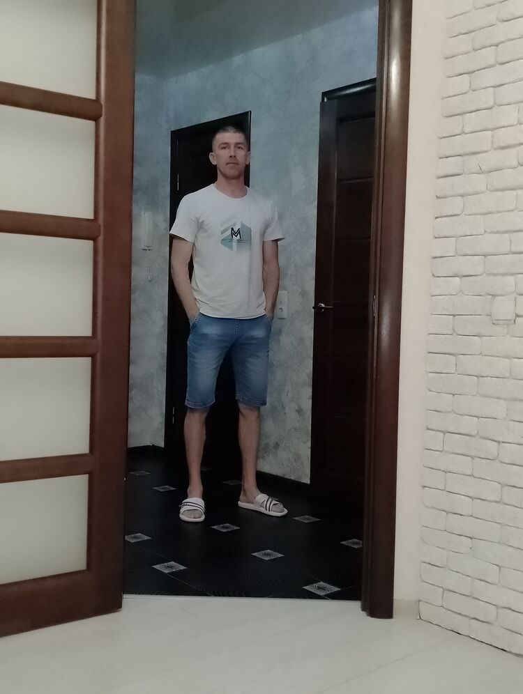  45600698  Den, 36 ,    