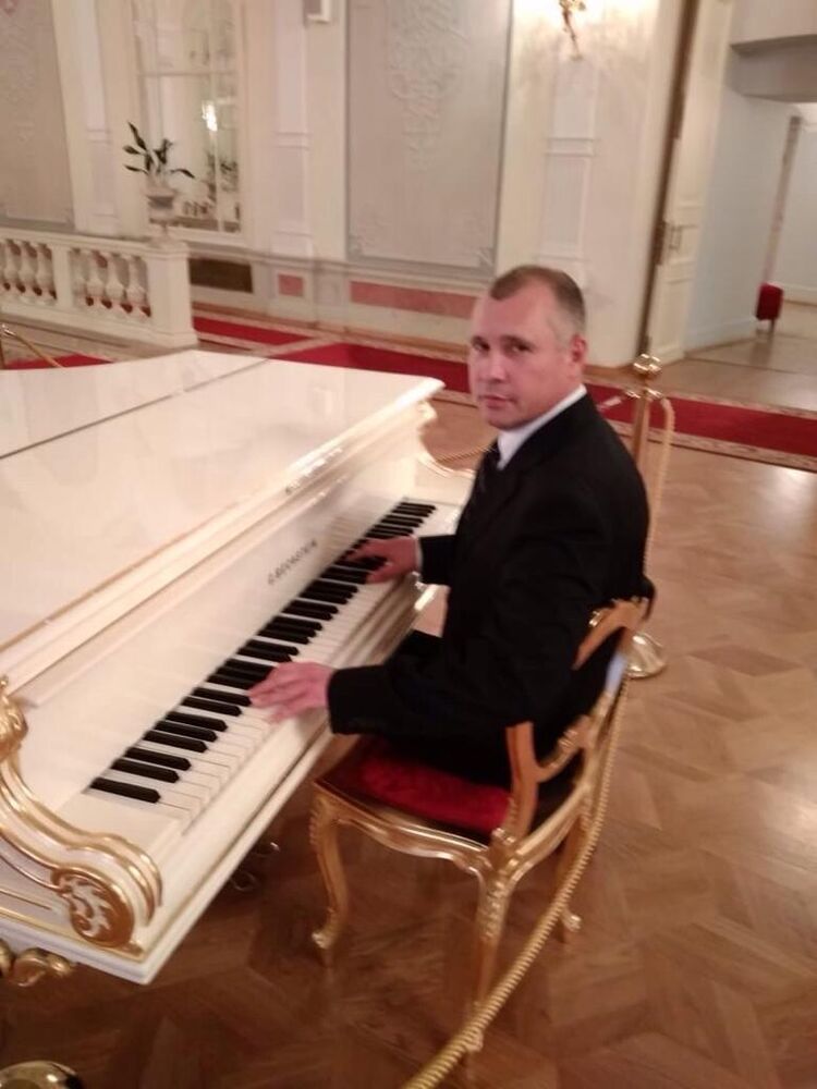  38846368  Mikhail, 49 ,    
