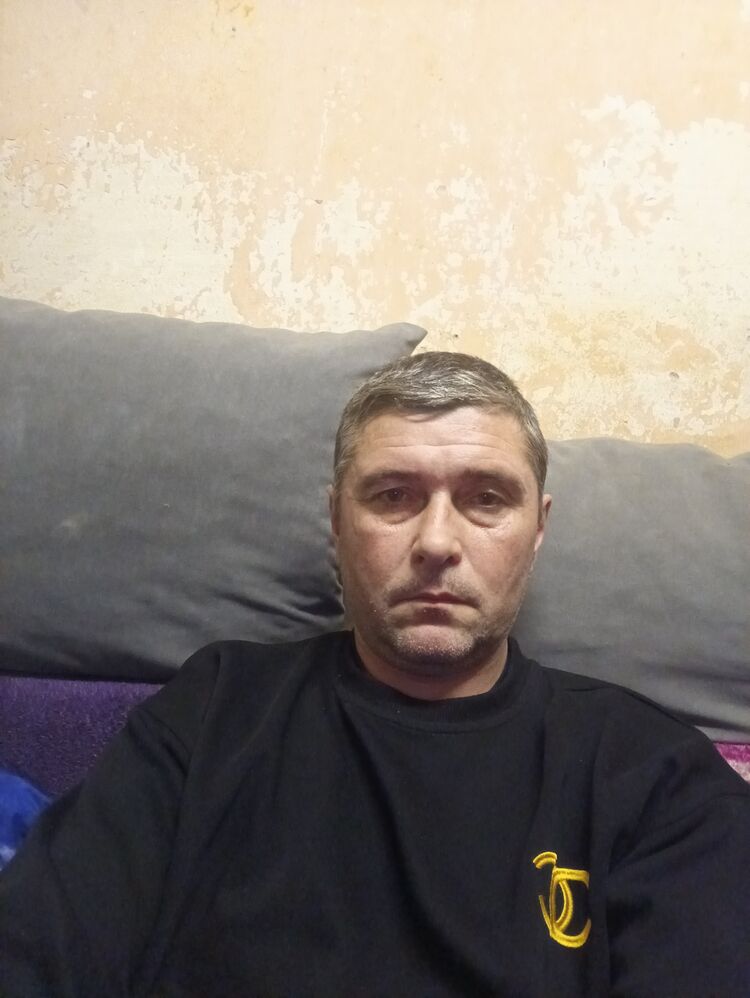  54702028  Roman, 46 ,     